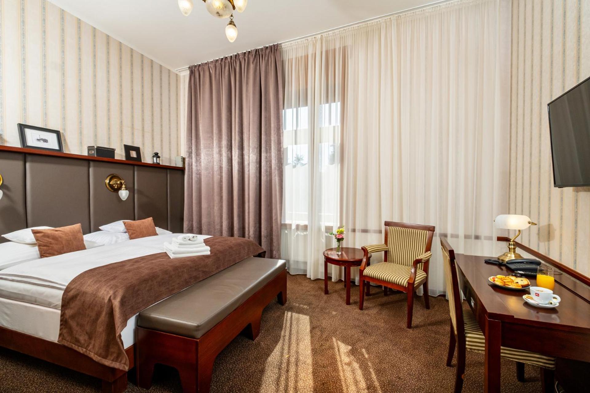 Hotel Golden Eagle Levice Exterior foto